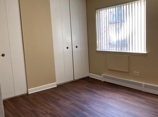 708 W Huntington Commons Rd APT 2A, Mount Prospect, IL 60056