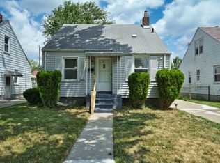 19693 Elkhart St, Harper Woods, MI 48225