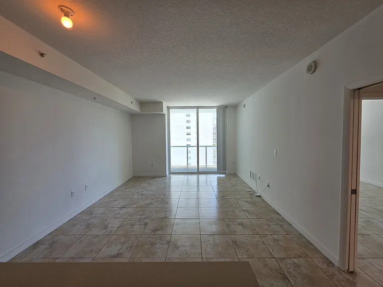 1900 N Bayshore Dr — Photo 4