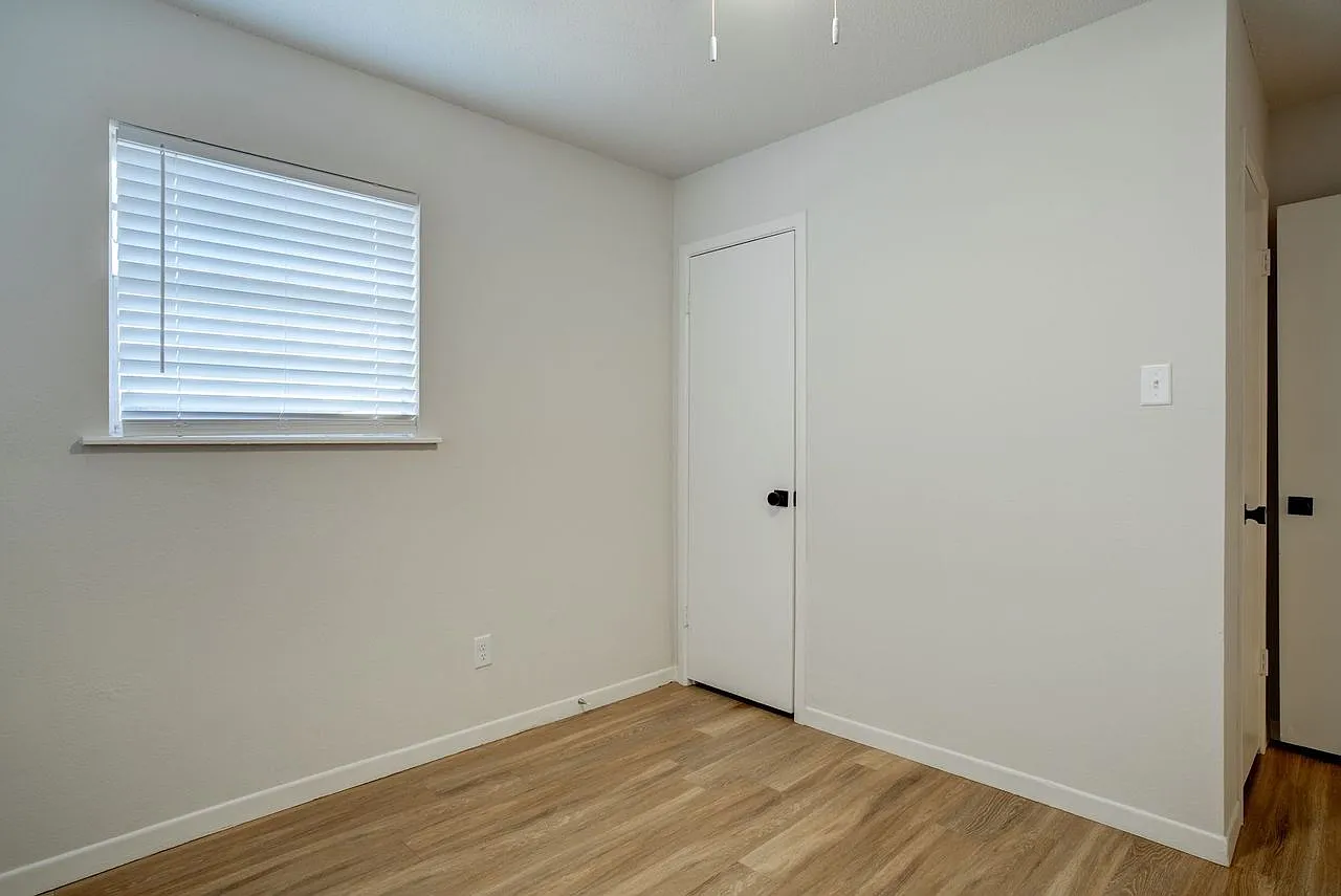 2 bed, 1.0 bath, 1000 sqft, $900 — Photo 4