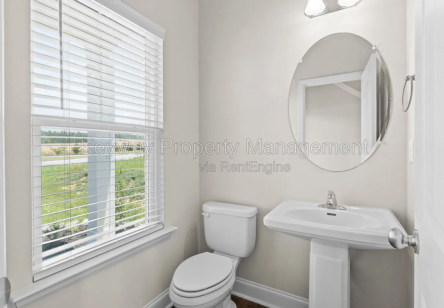 4 bed, 2.5 bath, 1707 sqft, $1,985 — Photo 4