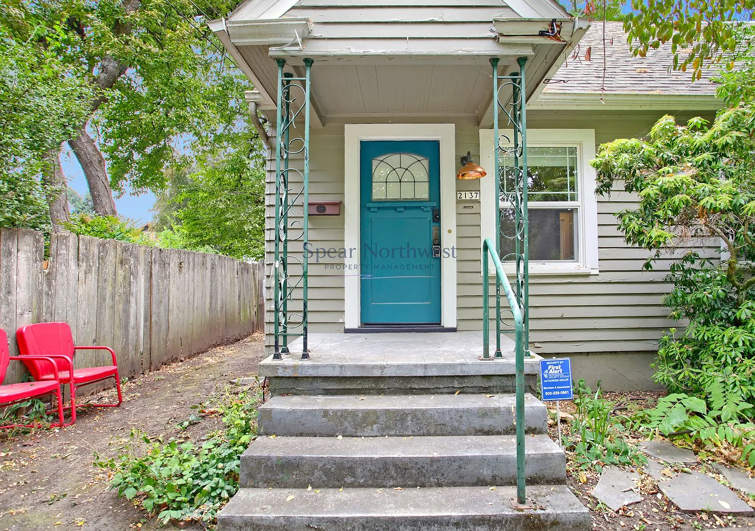 Classic 1925 Cape Cod 4BR Hardwoods, Built-Ins & Fenced Yard in Overlook — Photo 2