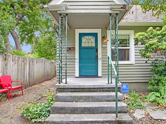 2nd image of 2137 N Sumner St