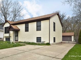 4312 W Shore Dr, McHenry, IL 60050
