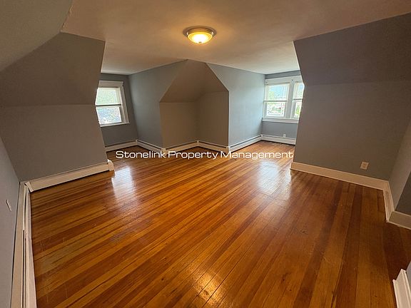 4th image of 1088-1090 Lonsdale Ave #5