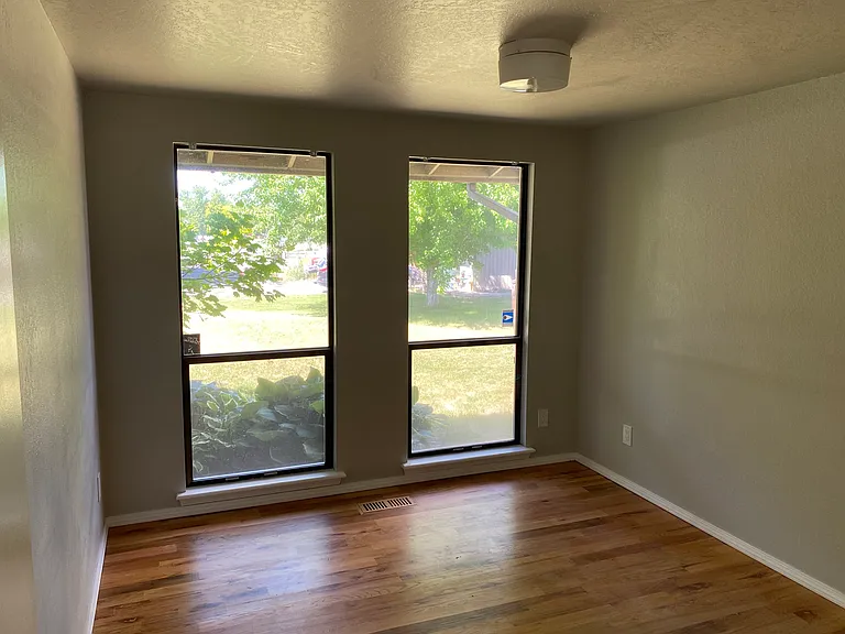 1617 Valley West Ave — Photo 18