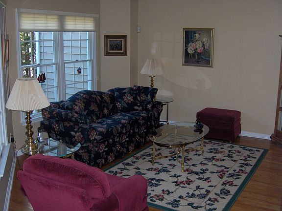 Living Rm w/ Hardwoods