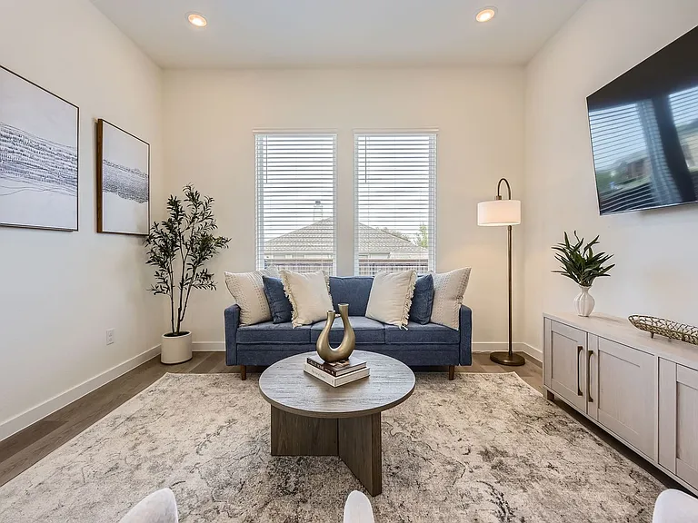 8119 Sawyer Dr — Photo 6