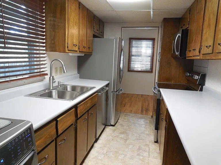 kitchen w/newer stainless steel appliances