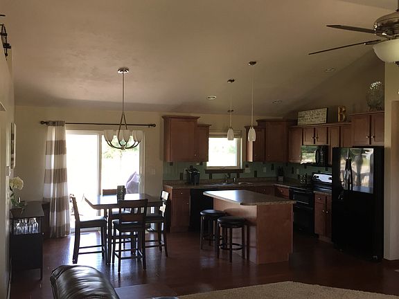 5th image of 370 Charity Ln
