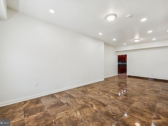 4th image of 807 Sylvan St
