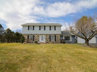 8 Meadow Ln, Kutztown, PA 19530