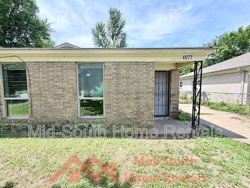 1st image of 4077 Forest View Dr