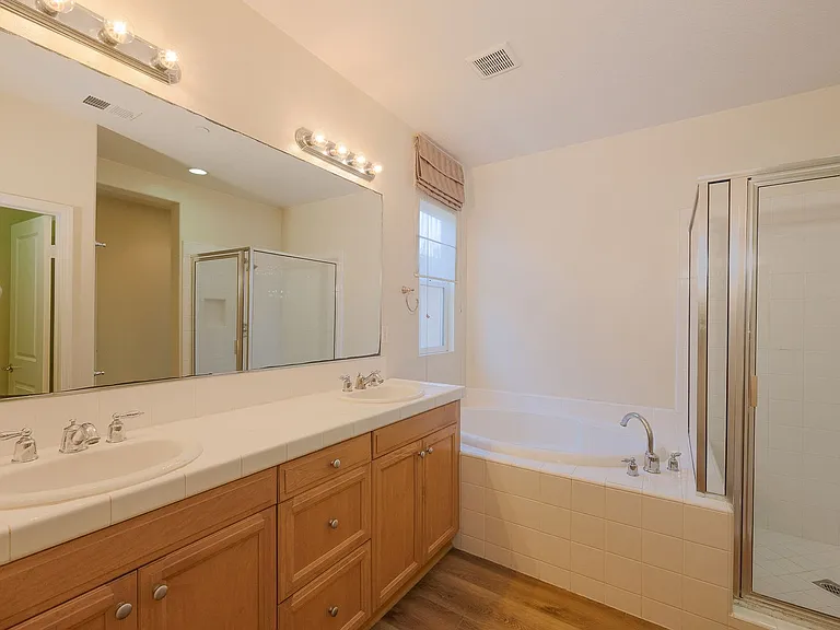 326 Lakeview Ct — Photo 25