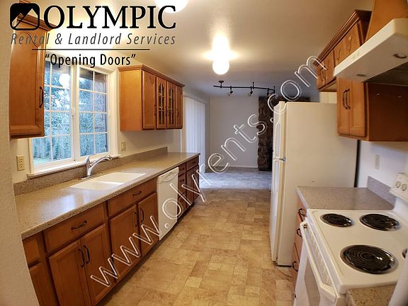 5th image of 6701 Alder Glen Dr SE