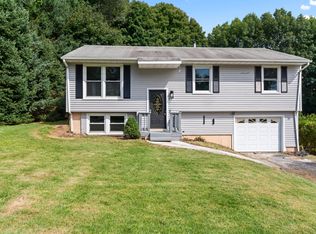 19 Tudor Ln, Naugatuck, CT 06770
