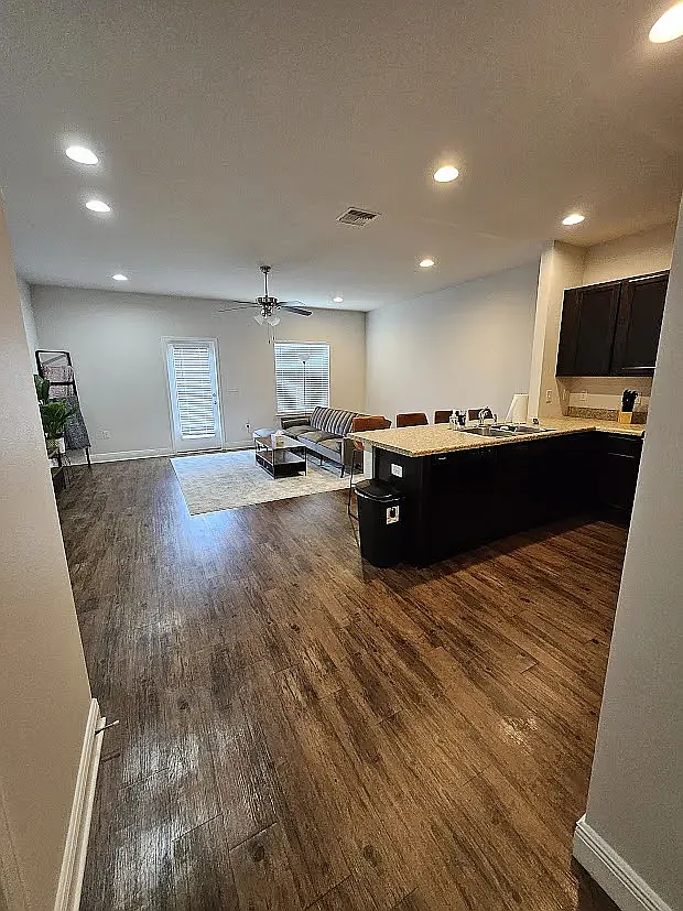 3 bed, 2.5 bath, 1514 sqft, $1,755 — Photo 2
