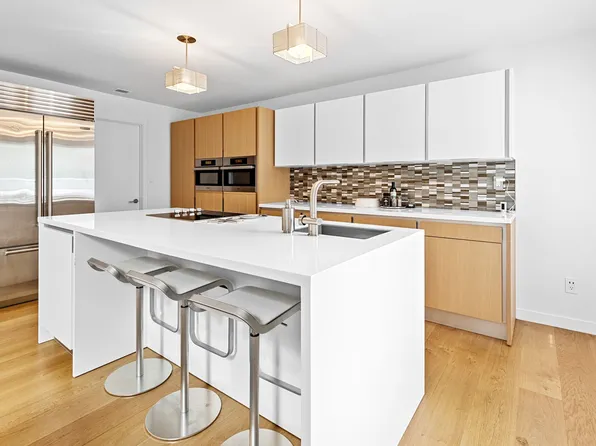 26 Meadowgrass Ln, Southampton, NY 11968