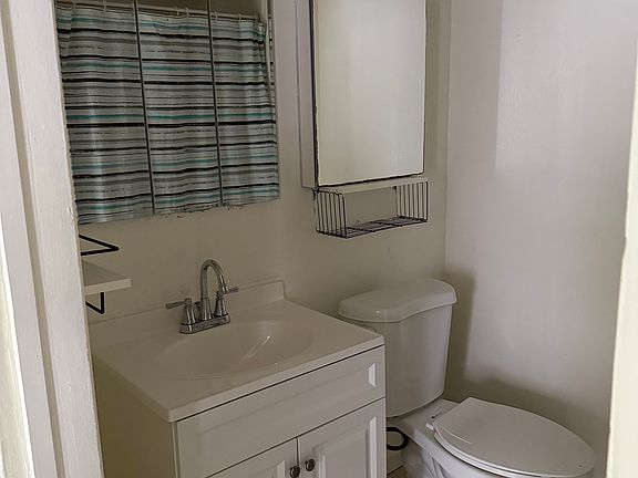 4th image of 215 Fulton St Floor 2