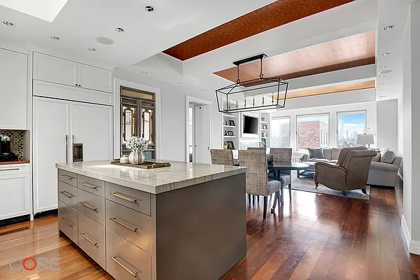 Rented by CORE | media 6