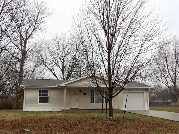 422 Kansas Dr, Iola, KS 66749