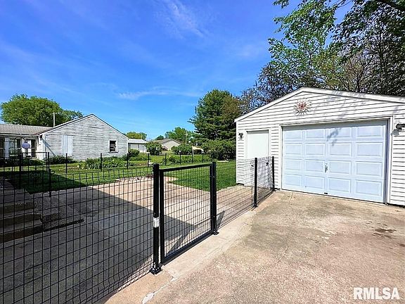 3rd image of 1477 Florence Ave