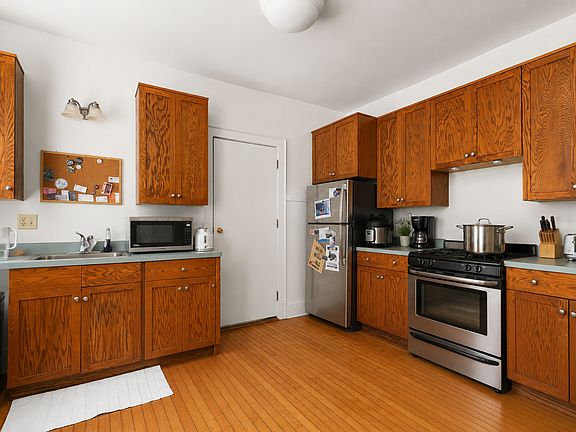 4th image of 611 S Baldwin St
