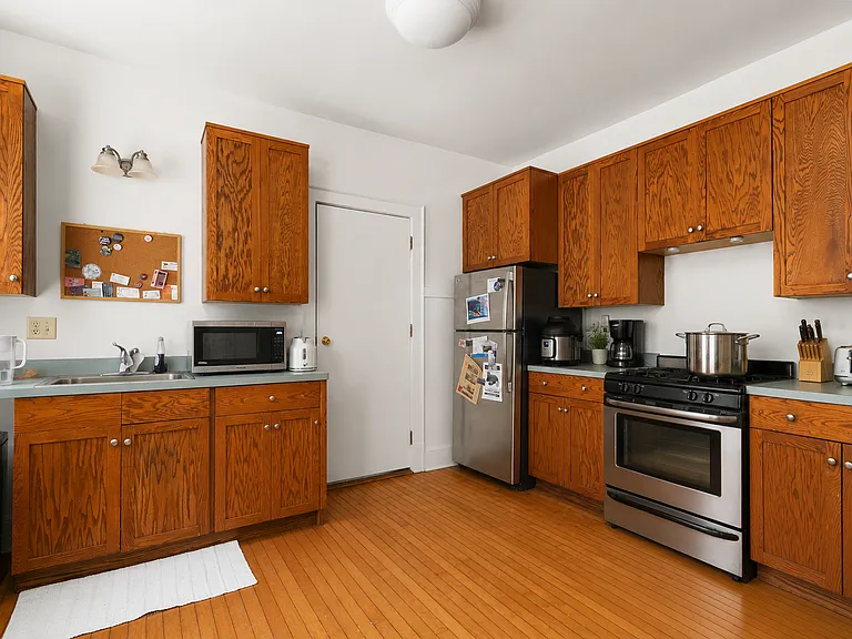 611 S Baldwin St — Photo 4