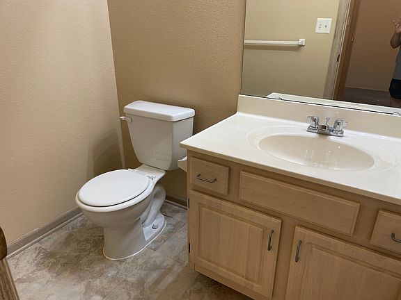 5th image of 303 NE 7th St APT B