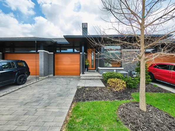 15 Taliesin Trl, Welland, ON L3C 0H5