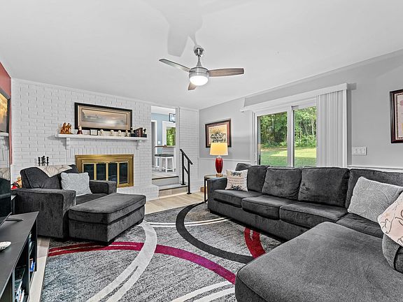 3rd image of 502 Squire Cir