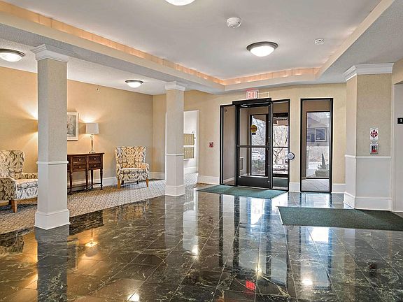 3rd image of 5985 Rowland Rd APT 204