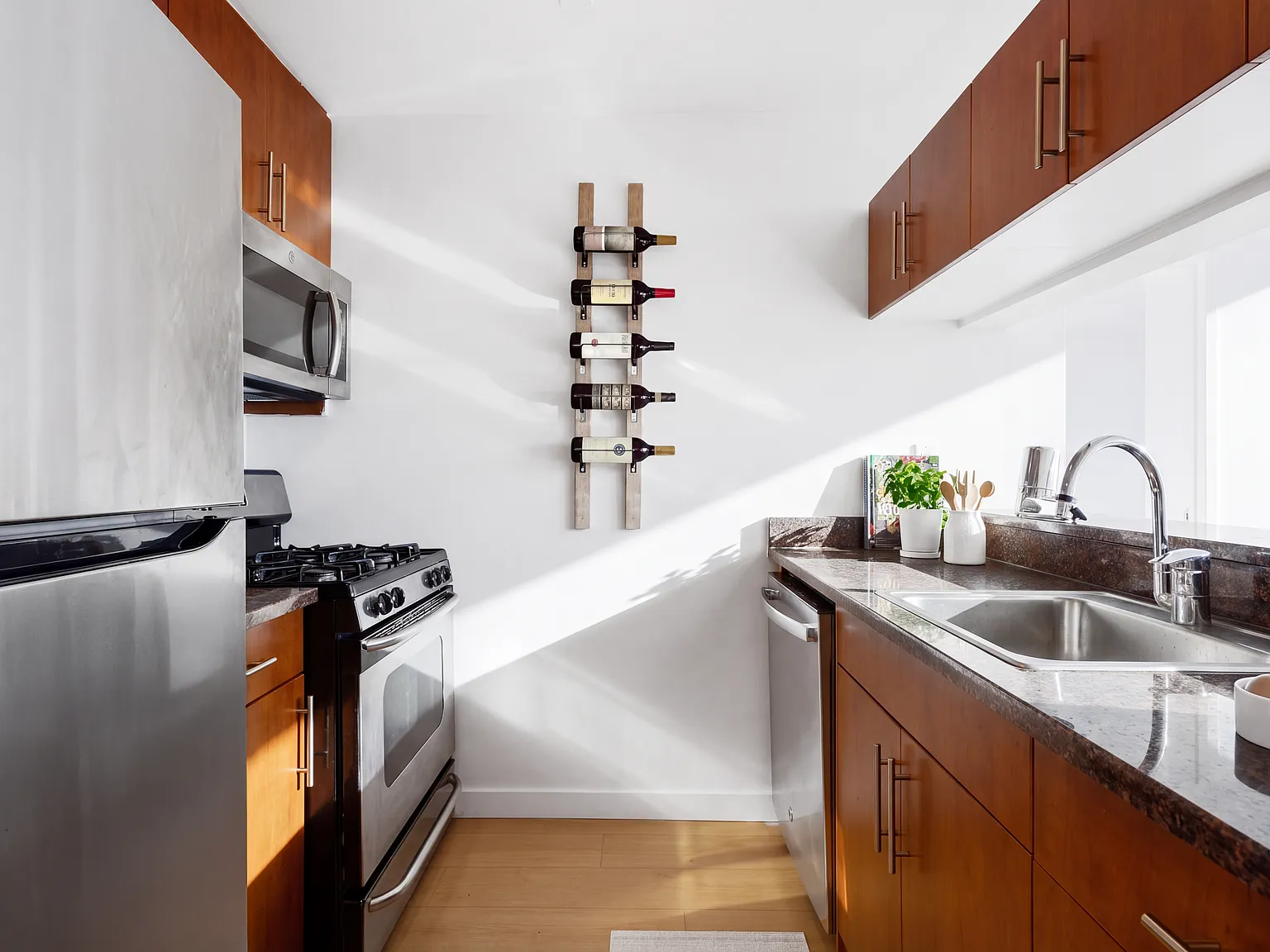 260 West 54th Street — Photo 2