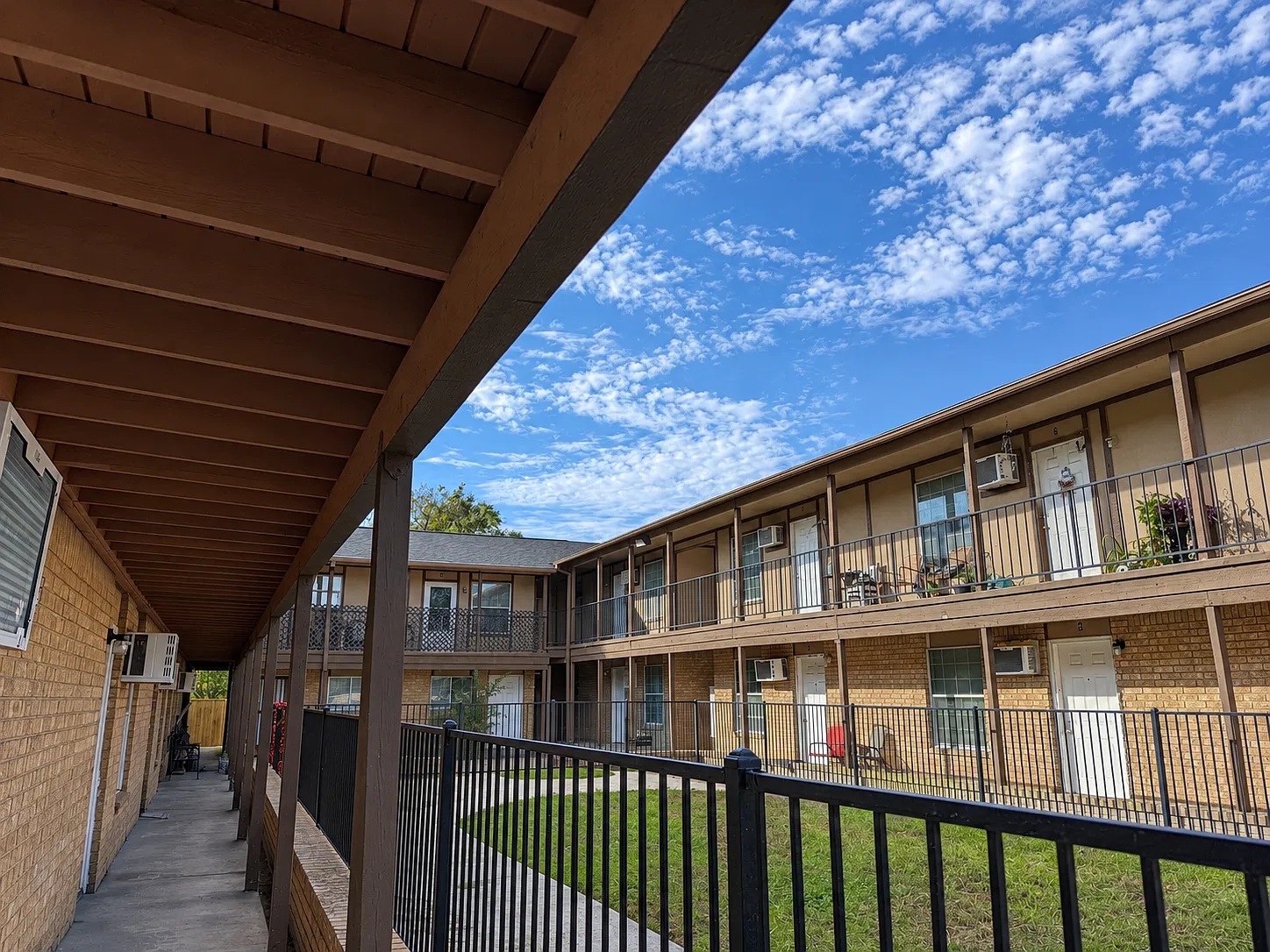 209 ROOT AVE — Photo 3