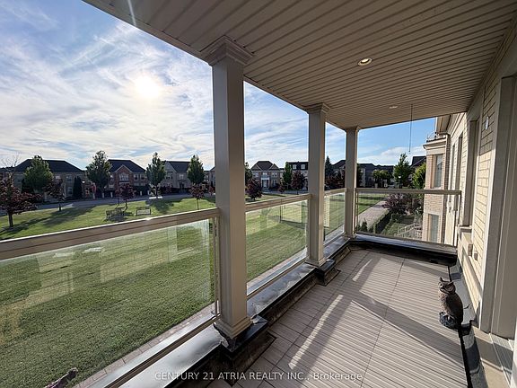 5th image of 6 Crescent Park Ln