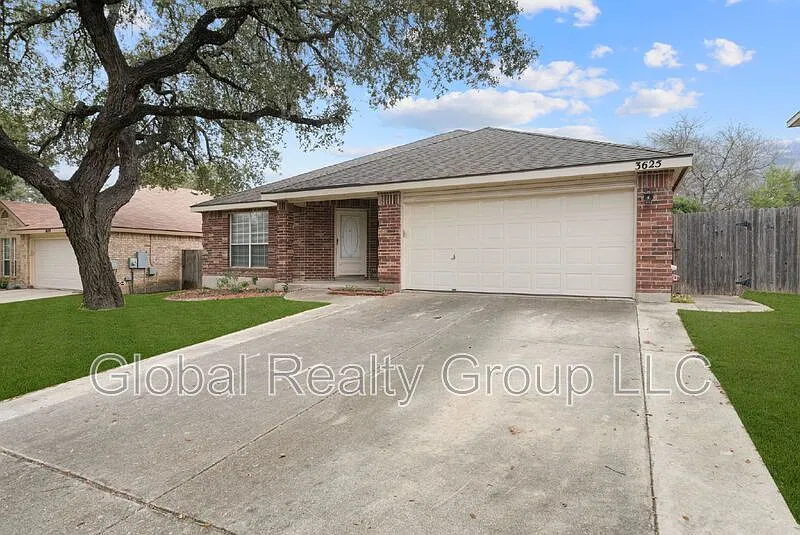 4 bed, 2.0 bath, 2301 sqft, $1,925 — Photo 2