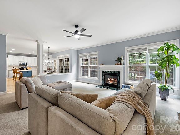 3rd image of 2832 Shady Reach Ln