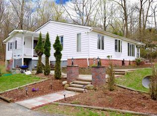 187 Huckleberry Tpke, Wallkill, NY 12589