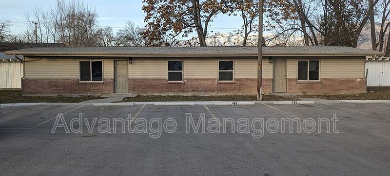 1st image of 467 E Elm St