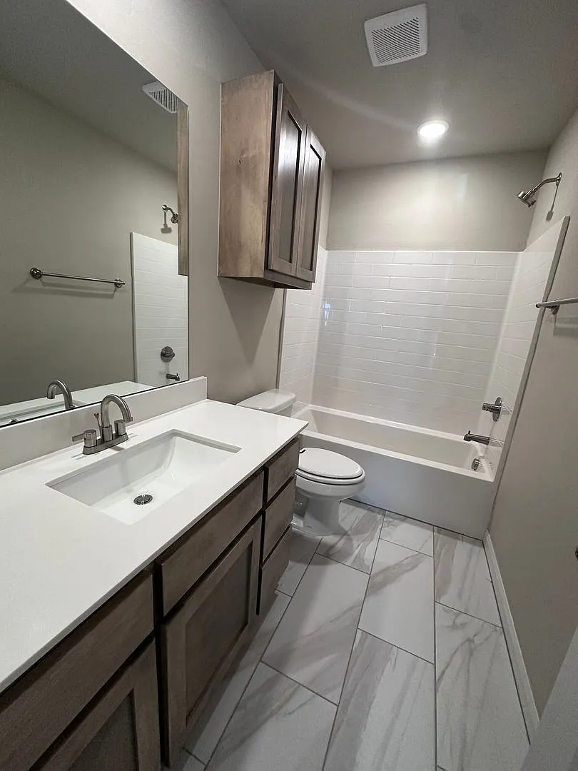 Beautiful New Home! 1st Month Free! — Photo 3