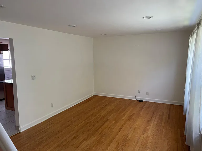 442 Myrtle Ave — Photo 2