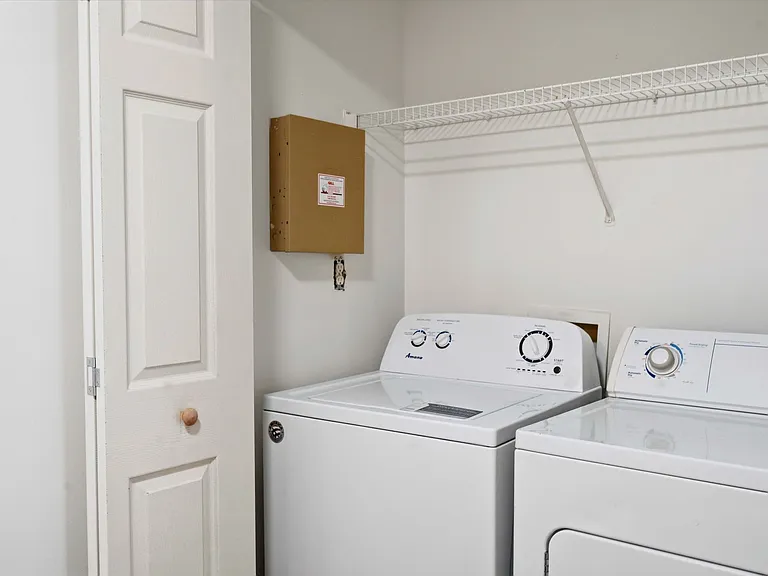 Britt Lake Apartments — Photo 37