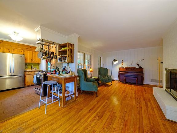 2nd image of 102 Sparger Pl