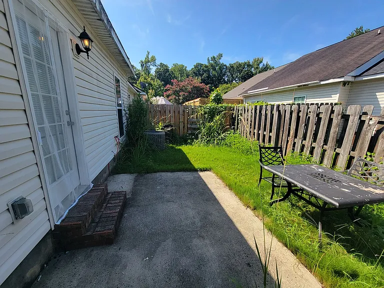 211 Brook Ct — Photo 18