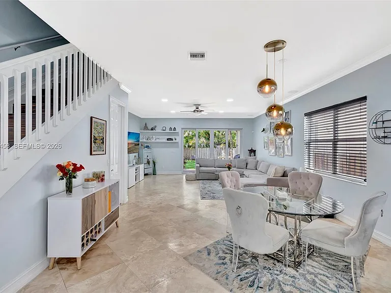 853 SW 11th Ct — Photo 6