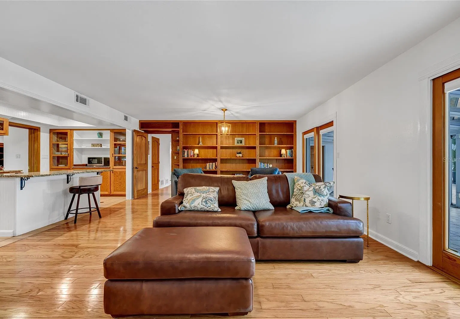 4 bed, 4.5 bath, 2271 sqft, $4,500 — Photo 4