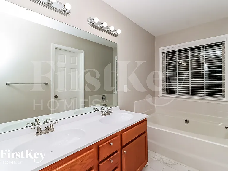 312 Edgemore Ct — Photo 10