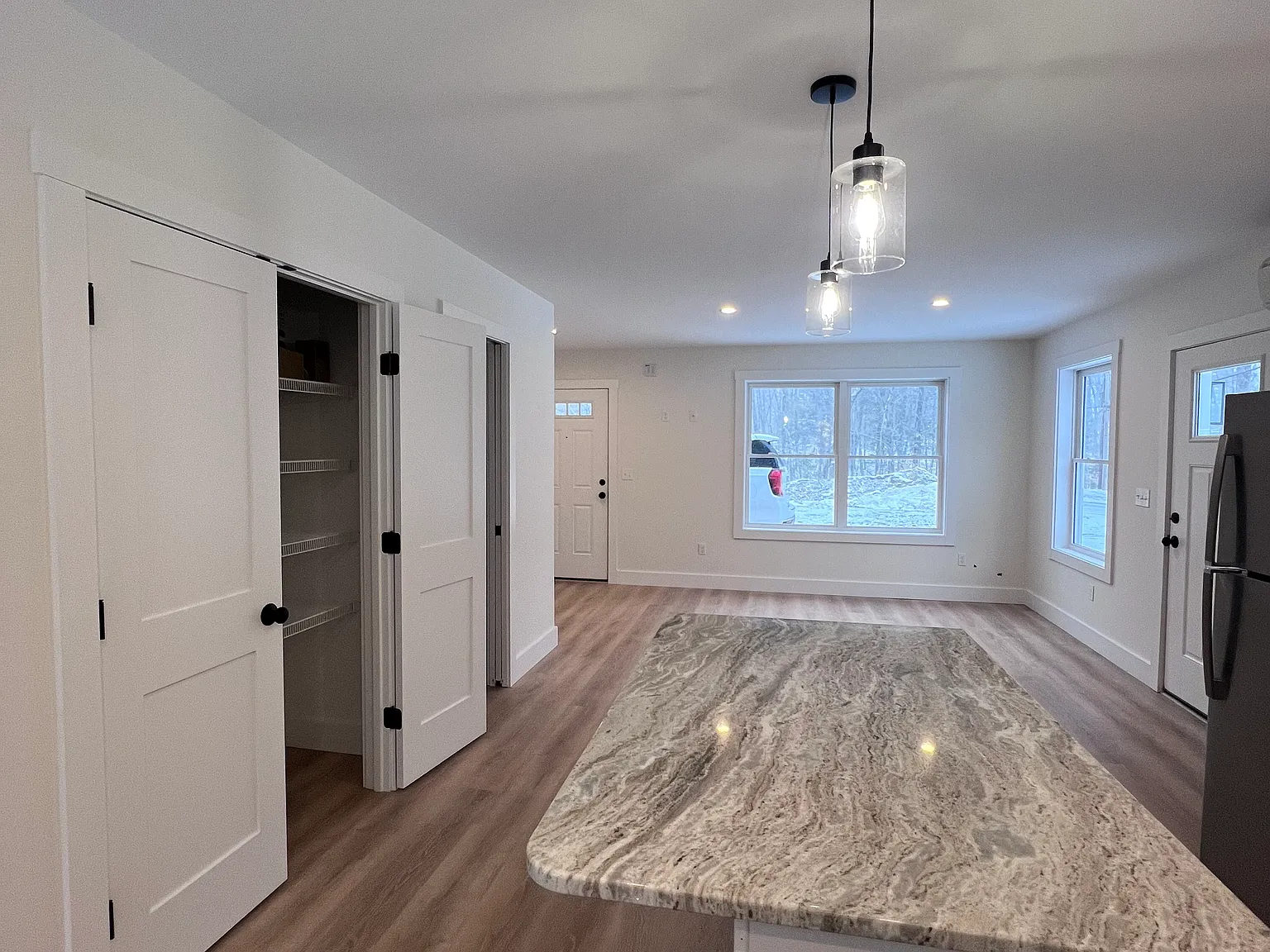 2 bed, 1.5 bath, 1040 sqft, $2,300 — Photo 2