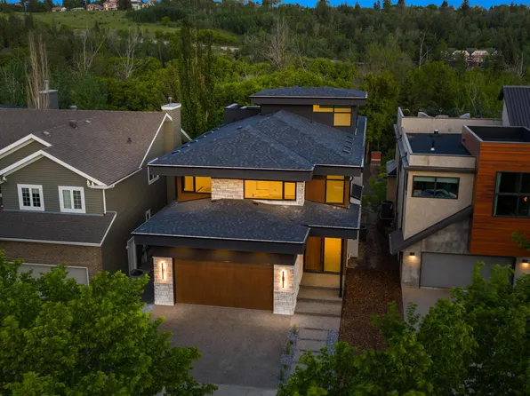 8807 99th Ave NW, Edmonton, AB T5H 4N5