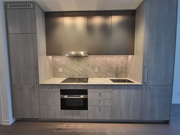 3rd image of 771 Yonge St #302